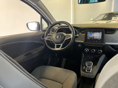 Renault Zoe 2020 - 13990 EUR, 145000 km - AUTO.MOTO.pt - 145000km - foto 15 de 52