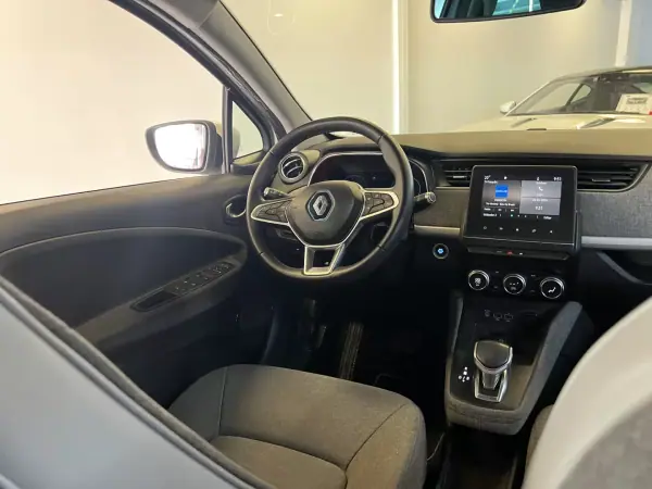 Renault Zoe 2020 - 13990 EUR, 145000 km - AUTO.MOTO.pt - 145000km - foto 15 de 52