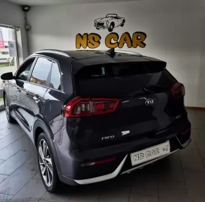 Kia Niro 2017 - 15750 EUR, 75577 km - AUTO.MOTO.pt - 75577km - foto 4 de 10