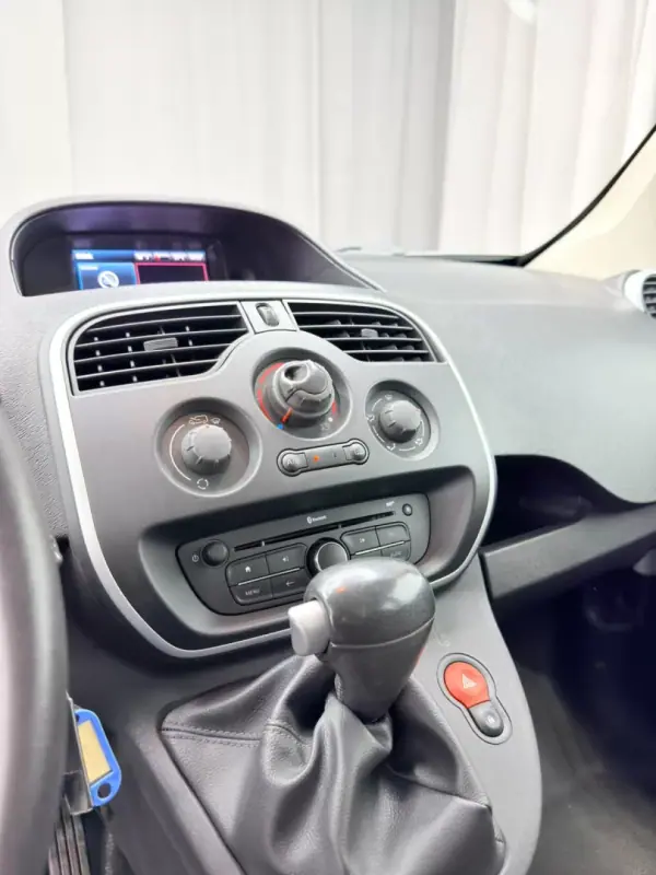 Renault 2016 - 7500 EUR, 38000 km - AUTO.MOTO.pt - 38000km - foto 13 de 16