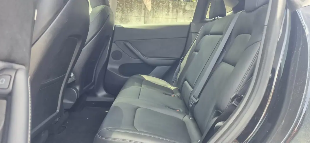 Tesla Model Y 2023 - 35900 EUR, 65000 km - 65000km - foto 6 de 18