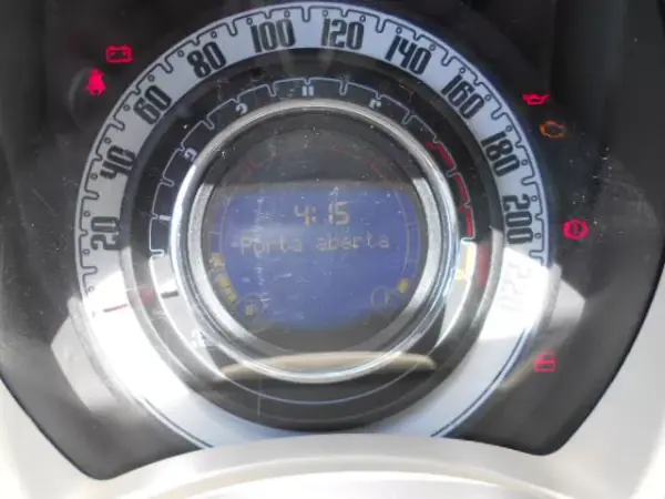 Fiat 500 2014 - 8900 EUR, 69784 km - AUTO.MOTO.pt - 69784km - foto 10 de 11