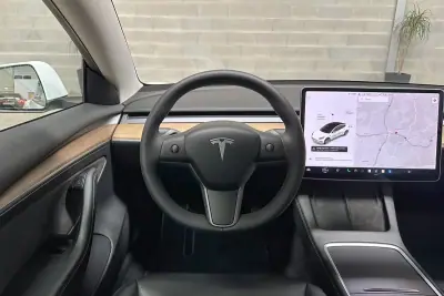 Tesla Model 3 2021 - 25450 EUR, 58710 km - AUTO.MOTO.pt - 58710km - foto 49 de 56