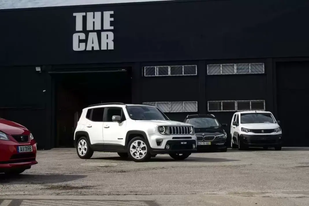 Jeep Renegade 2020 - 17600 EUR, 100000 km - AUTO.MOTO.pt - 100000km - foto 1 de 26