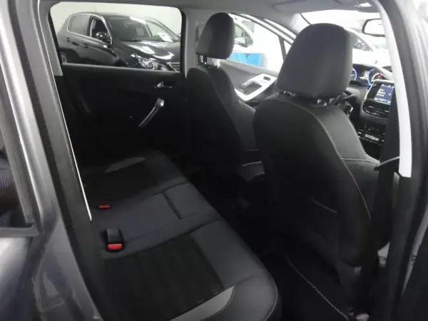 Peugeot 2008 2019 - 10500 EUR, 99000 km - AUTO.MOTO.pt - 99000km - foto 13 de 22