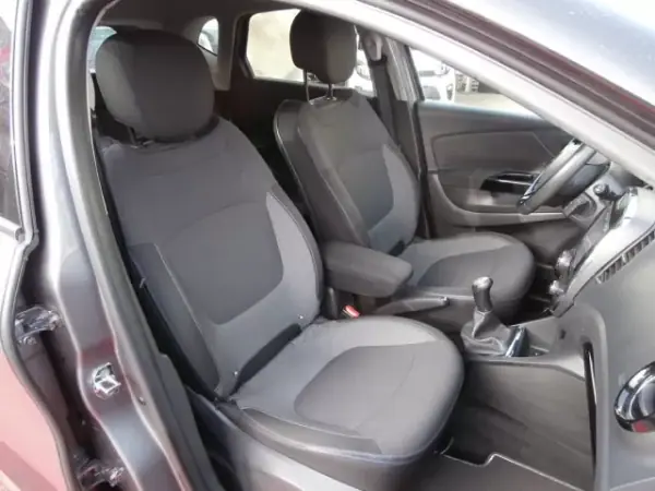Renault Captur 2014 - 12900 EUR, 155622 km - AUTO.MOTO.pt - 155622km - foto 25 de 30
