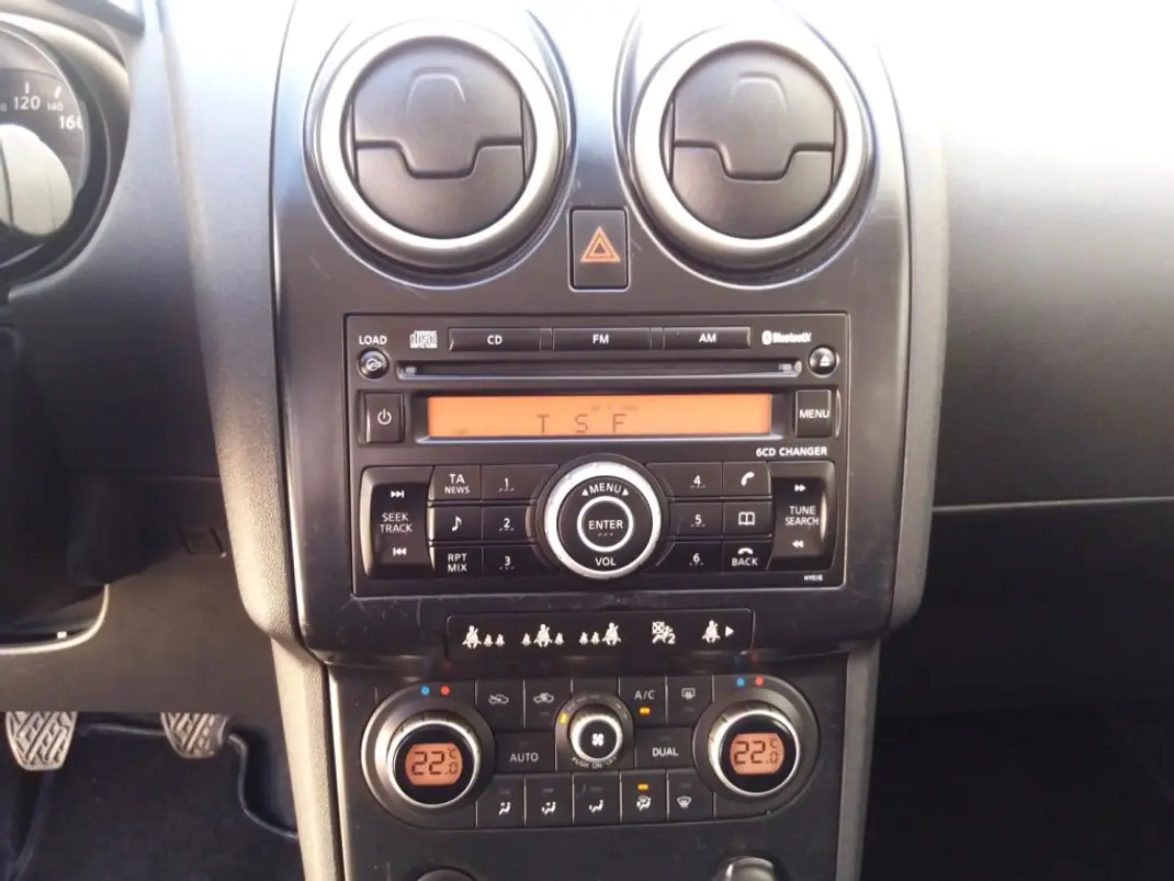 Nissan Qashqai 2008 - 9950 EUR, 181159 km - AUTO.MOTO.pt - 181159km - foto 14 de 25