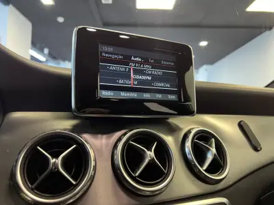 Mercedes-Benz GLA 200 2015 - 21990 EUR, 120000 km - AUTO.MOTO.pt - 120000km - foto 22 de 33