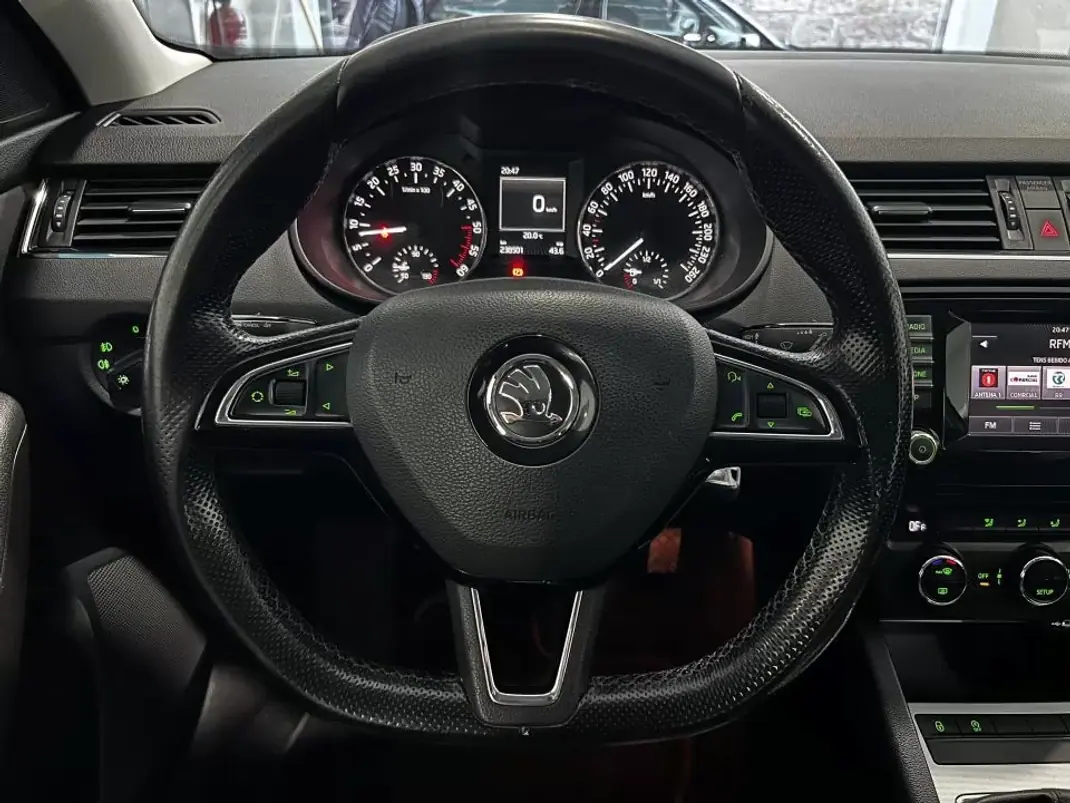 Skoda Octavia Break 2014 - 9950 EUR, 247387 km - AUTO.MOTO.pt - 247387km - foto 19 de 25