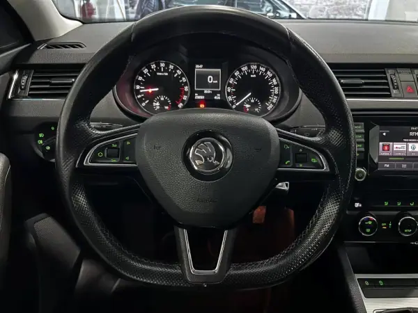 Skoda Octavia Break 2014 - 9950 EUR, 247387 km - AUTO.MOTO.pt - 247387km - foto 19 de 25