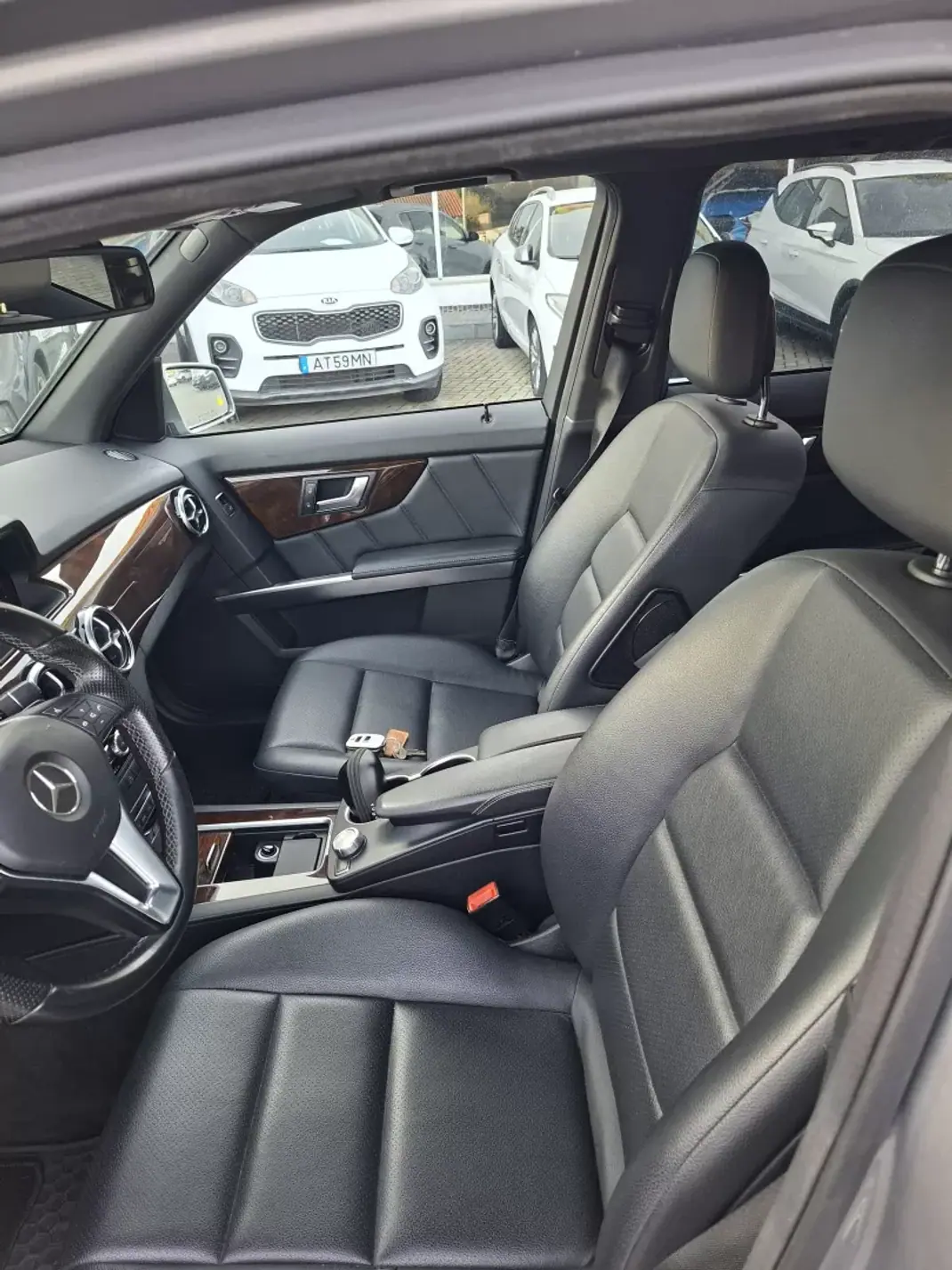 Mercedes-Benz GLK 250 2014 - 22500 EUR, 139500 km - AUTO.MOTO.pt - 139500km - foto 12 de 32