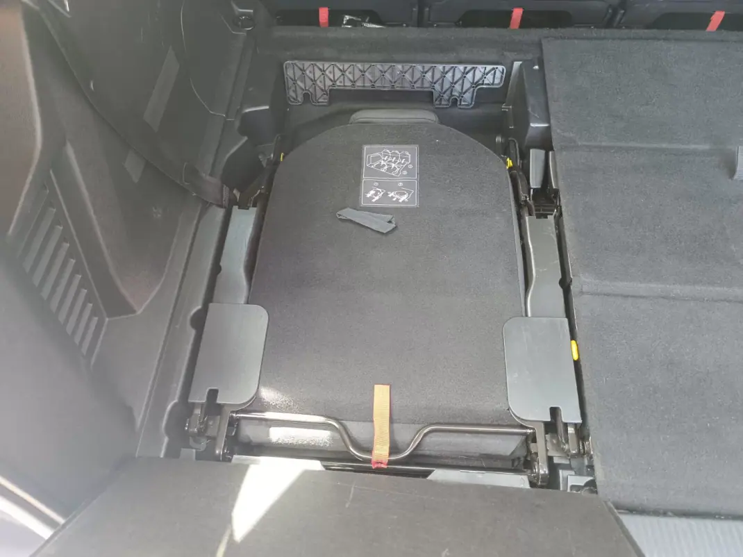 Peugeot 5008 2019 - 14900 EUR, 203649 km - AUTO.MOTO.pt - 203649km - foto 31 de 34