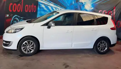 Renault Grand Scénic 2012 - 8899 EUR, 230000 km - AUTO.MOTO.pt - 230000km - foto 3 de 41