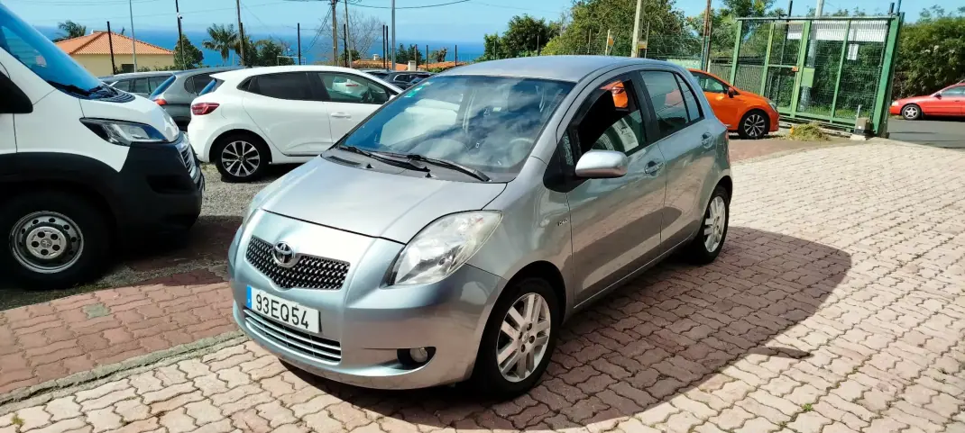 Toyota Yaris 2017 - 6950 EUR, 221000 km - AUTO.MOTO.pt - 221000km - foto 1 de 13
