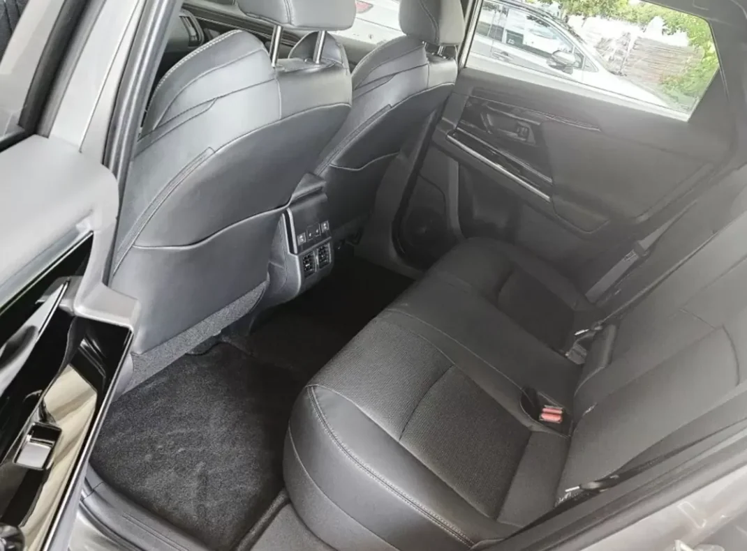 Toyota bZ4X 2023 - 31500 EUR, 27000 km - AUTO.MOTO.pt - 27000km - foto 5 de 9