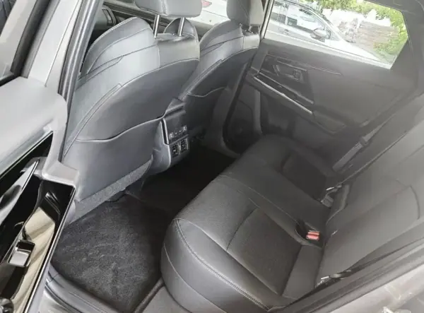 Toyota bZ4X 2023 - 31500 EUR, 27000 km - AUTO.MOTO.pt - 27000km - foto 5 de 9