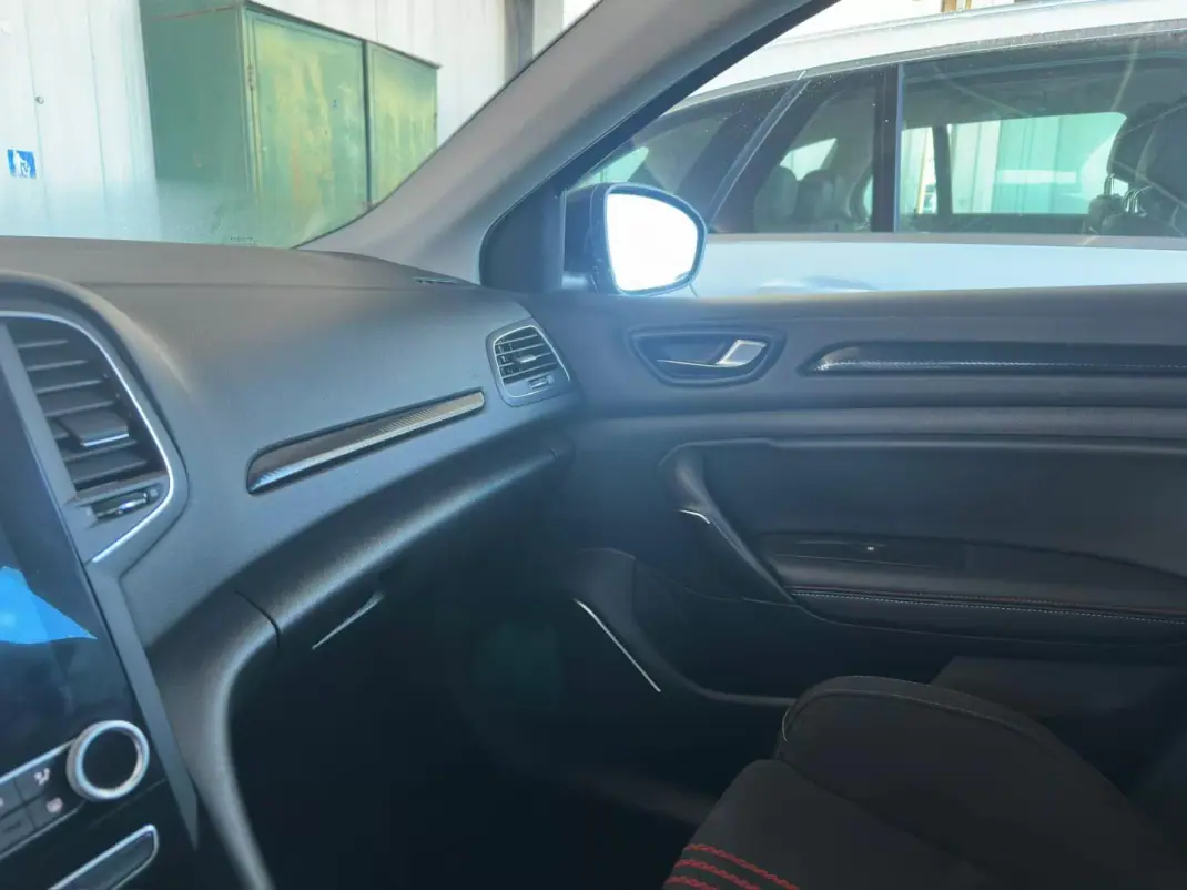 Renault Mégane 2021 - 19900 EUR, 72500 km - AUTO.MOTO.pt - 72500km - foto 16 de 25