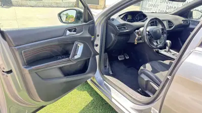 Peugeot 308 SW 2016 - 12490 EUR, 188000 km - AUTO.MOTO.pt - 188000km - foto 5 de 14