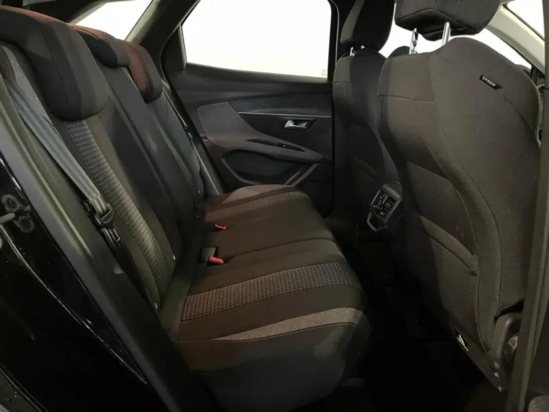 Peugeot 3008 2021 - 19900 EUR, 89000 km - AUTO.MOTO.pt - 89000km - foto 17 de 32