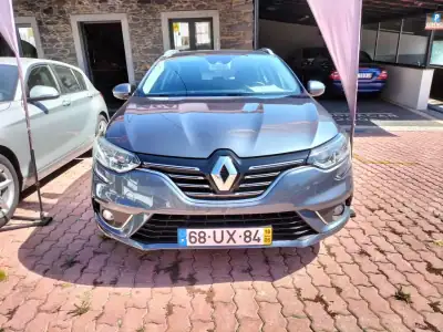 Renault Mégane Sport Tourer 2018 - 15950 EUR, 123820 km - AUTO.MOTO.pt - 123820km - foto 2 de 13