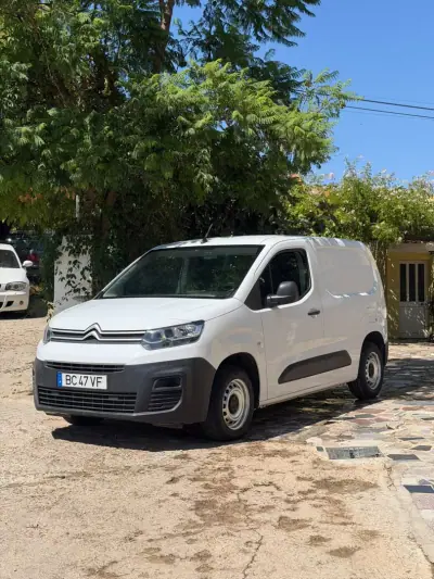 Citroën Berlingo 2023 - 16900 EUR, 98357 km - AUTO.MOTO.pt - 98357km - foto 3 de 8