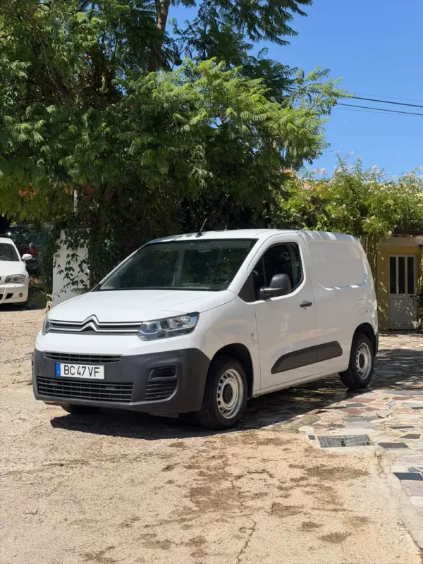 Citroën Berlingo 2023 - 16900 EUR, 98357 km - AUTO.MOTO.pt - 98357km - foto 3 de 8