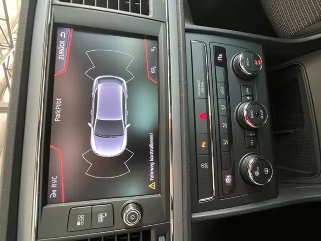 SEAT Leon 2020 - 16900 EUR, 89780 km - AUTO.MOTO.pt - 89780km - foto 4 de 12