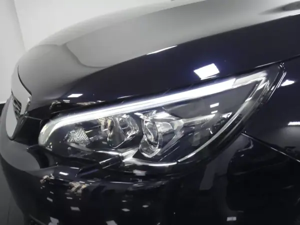 Peugeot 308 2019 - 14500 EUR, 50000 km - AUTO.MOTO.pt - 50000km - foto 33 de 51