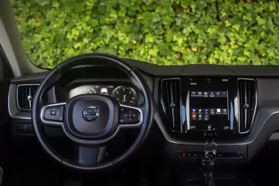 Volvo XC 60 2017 - 27900 EUR, 152000 km - AUTO.MOTO.pt - 152000km - foto 16 de 19