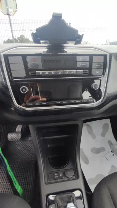 Volkswagen e-Up! 2020 - 11998 EUR, 0 km - AUTO.MOTO.pt - foto 12 de 23
