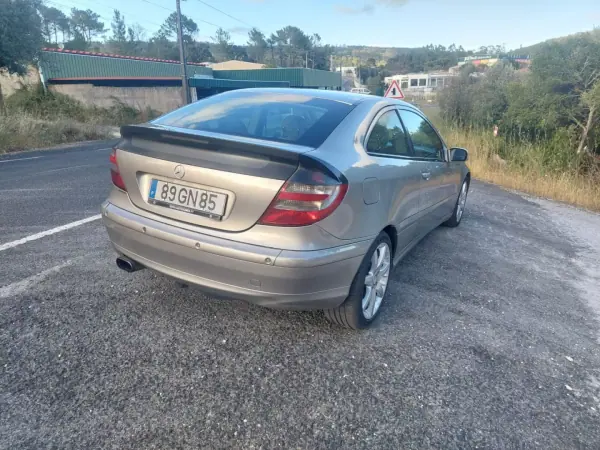 Mercedes-Benz C 220 2002 - 7950 EUR, 262877 km - AUTO.MOTO.pt - 262877km - foto 4 de 10