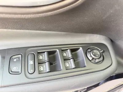 Jeep Renegade 2019 - 19800 EUR, 23341 km - AUTO.MOTO.pt - 23341km - foto 12 de 16