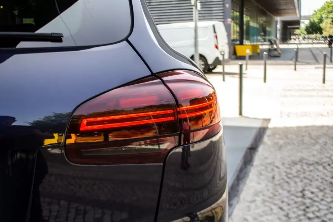Porsche Cayenne 2016 - 42900 EUR, 139769 km - AUTO.MOTO.pt - 139769km - foto 11 de 49