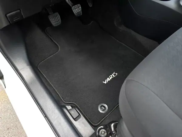Toyota Yaris 2019 - 11500 EUR, 35900 km - AUTO.MOTO.pt - 35900km - foto 15 de 21