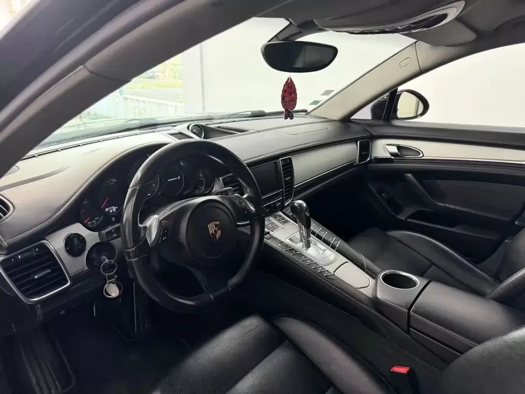 Porsche Panamera 2012 - 34990 EUR, 187000 km - AUTO.MOTO.pt - 187000km - foto 15 de 22