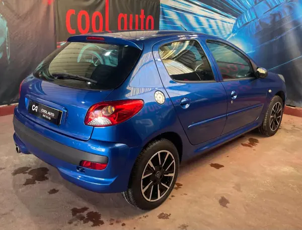 Peugeot 206 2011 - 4999 EUR, 127000 km - AUTO.MOTO.pt - 127000km - foto 16 de 34