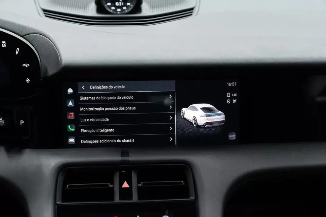 Porsche Taycan 2024 - 84950 EUR, 8000 km - AUTO.MOTO.pt - 8000km - foto 44 de 58