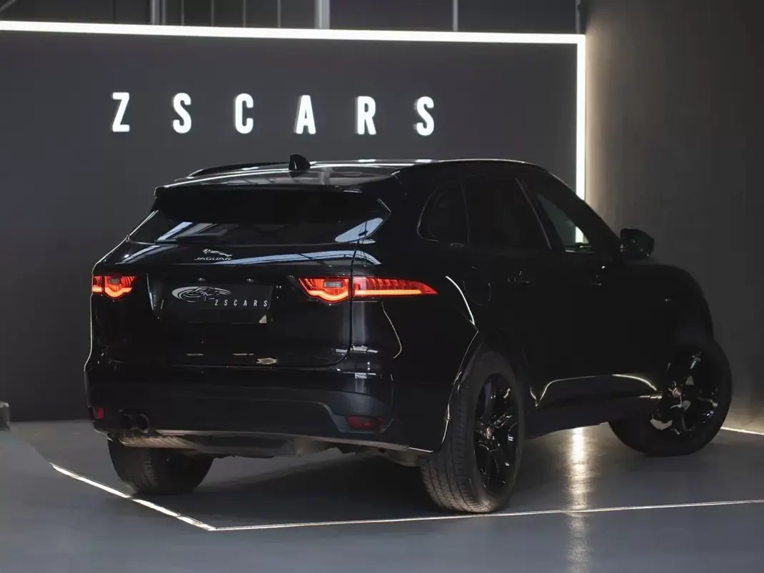 Jaguar F-Pace 2017 - 24990 EUR, 151545 km - AUTO.MOTO.pt - 151545km - foto 6 de 23