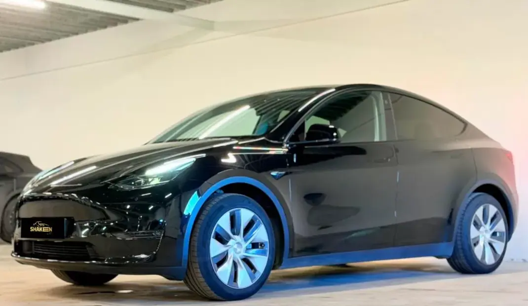 Tesla Model Y 2022 - 35990 EUR, 89658 km - AUTO.MOTO.pt - 89658km - foto 1 de 17