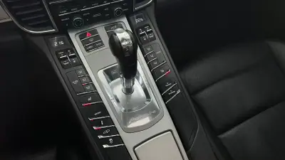 Porsche Panamera 2014 - 45990 EUR, 157000 km - AUTO.MOTO.pt - 157000km - foto 22 de 37