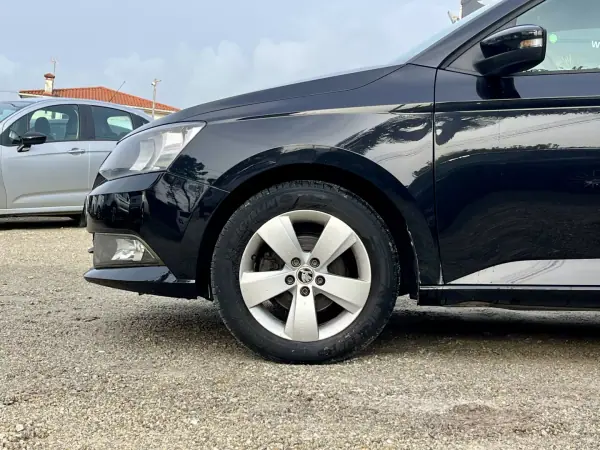 Skoda Fabia 2015 - 8900 EUR, 187000 km - AUTO.MOTO.pt - 187000km - foto 6 de 22