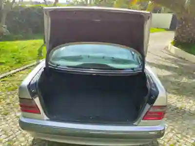 Mercedes-Benz E 220 2002 - 6500 EUR, 455000 km - AUTO.MOTO.pt - 455000km - foto 5 de 9