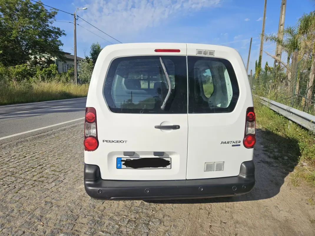Peugeot Partner 2016 - 8750 EUR, 170000 km - AUTO.MOTO.pt - 170000km - foto 5 de 6