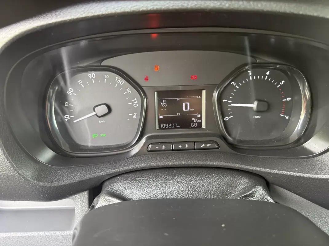 Toyota 2019 - 16190 EUR, 109000 km - AUTO.MOTO.pt - 109000km - foto 3 de 31