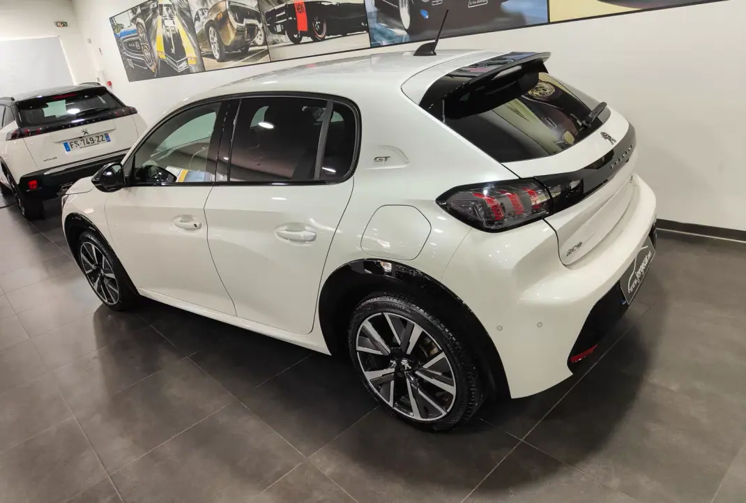 Peugeot 208 2021 - 14500 EUR, 80000 km - AUTO.MOTO.pt - 80000km - foto 23 de 29