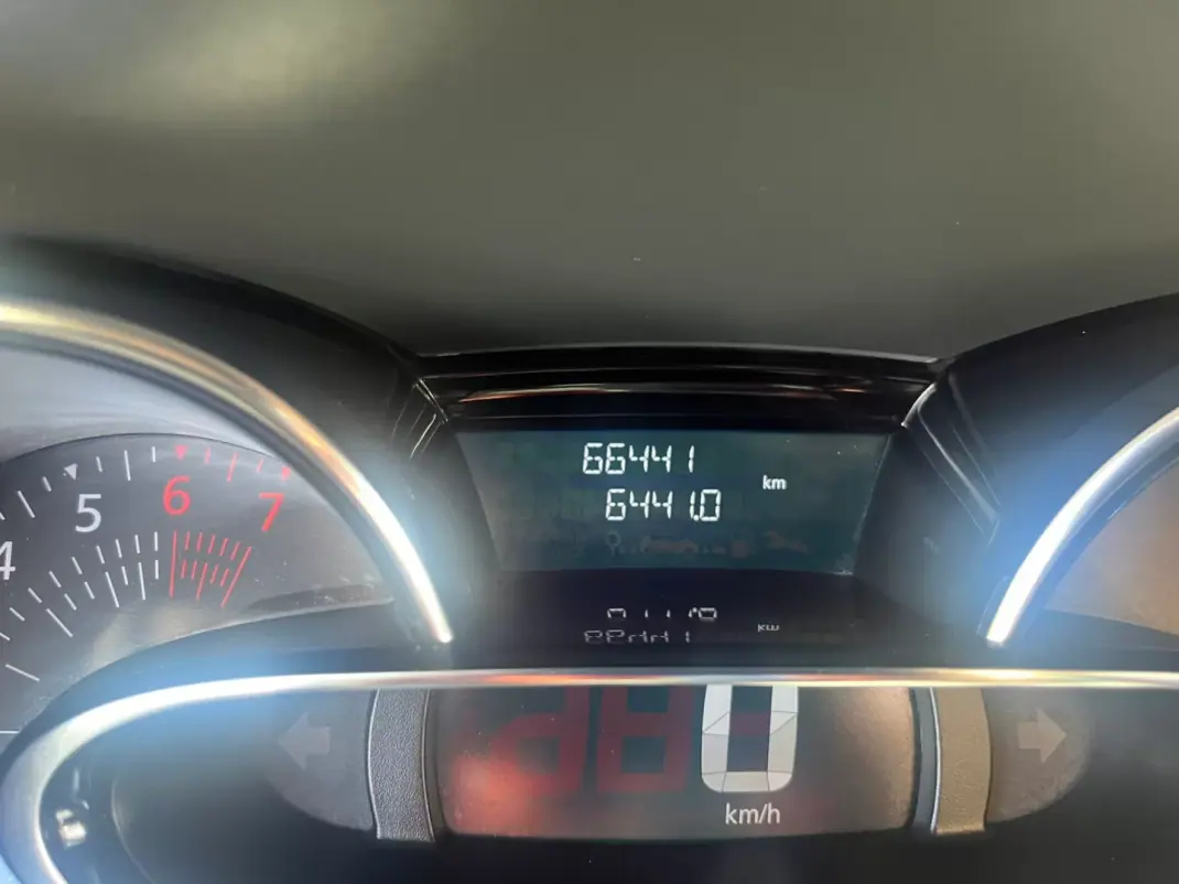 Renault Clio 2019 - 12900 EUR, 66000 km - AUTO.MOTO.pt - 66000km - foto 9 de 18