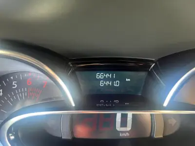 Renault Clio 2019 - 12900 EUR, 66000 km - AUTO.MOTO.pt - 66000km - foto 9 de 18