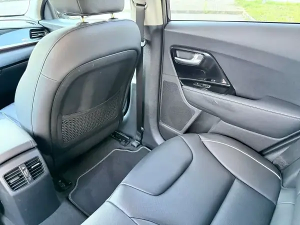 Kia e-Niro 2020 - 19900 EUR, 67500 km - AUTO.MOTO.pt - 67500km - foto 7 de 23