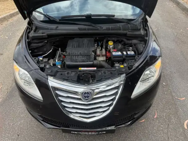Lancia Ypsilon 2013 - 5990 EUR, 135000 km - AUTO.MOTO.pt - 135000km - foto 26 de 26
