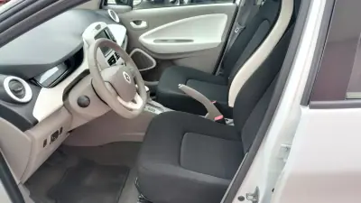 Renault Zoe 2019 - 12500 EUR, 70000 km - AUTO.MOTO.pt - 70000km - foto 10 de 28